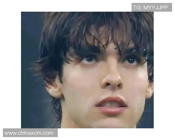 巴西足球传奇卡卡的辉煌生涯与对世界足球的影响分析